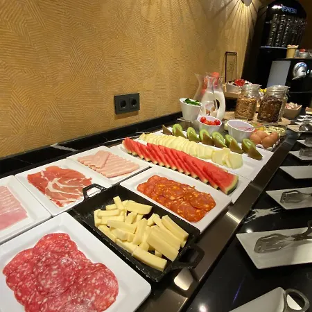 America 4* Seville